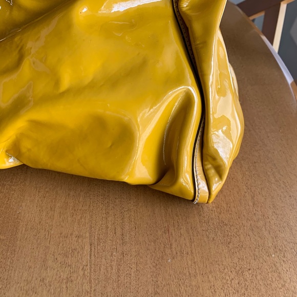 HOT 🥵 Vintage GUCCI Yellow 💛 Patent Leather Hobo Silver Hardware Bag Purse!! - Picture 9 of 17